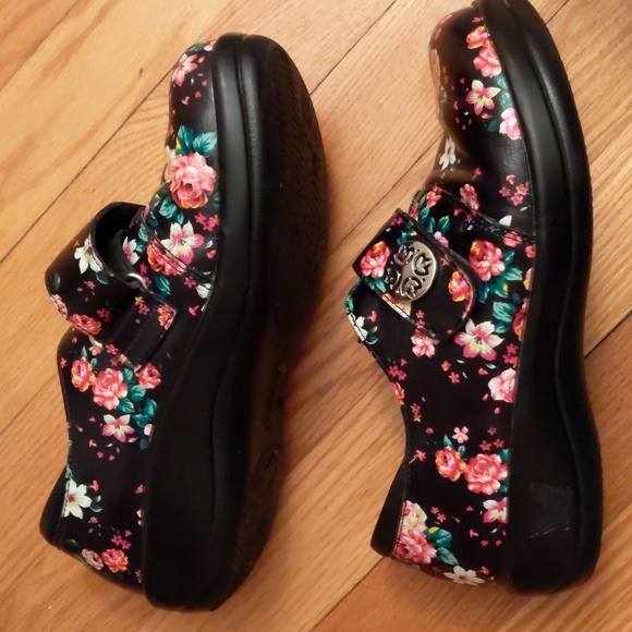 Alegria flower clogs - NWOT Size 35 - Picture 5 of 6
